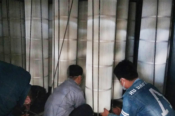 滤筒除尘器安装现场1.jpg